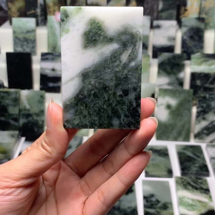 独山玉颈饰未镶嵌