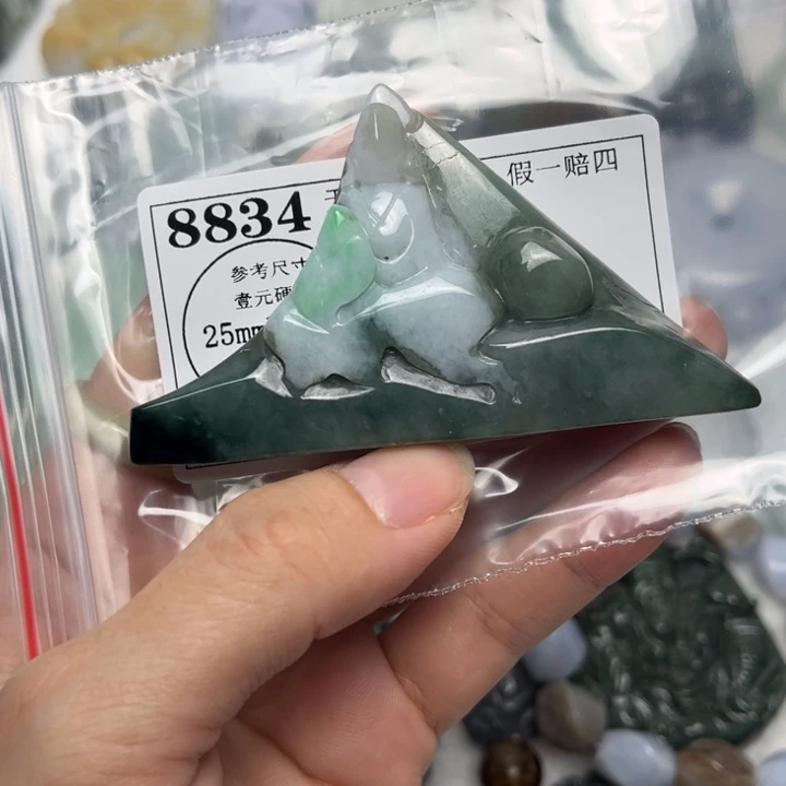 翡翠未镶嵌颈饰8834瑕疵