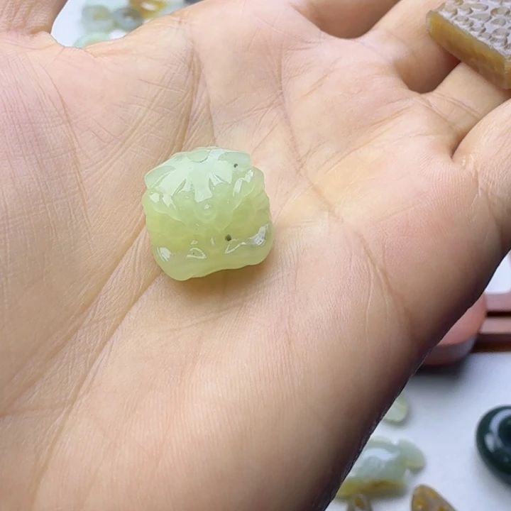 优***人和田玉未镶嵌挂件