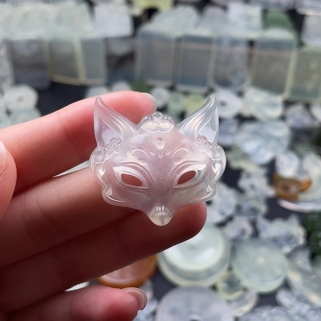 岫玉未镶嵌颈饰狐狸面具