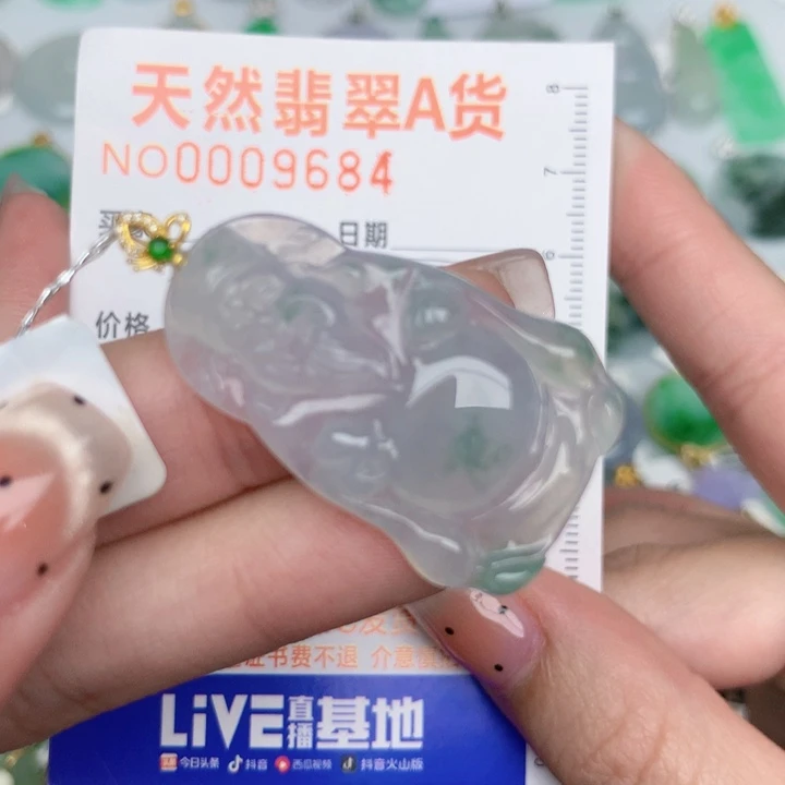 翡翠18K金镶嵌颈饰财神