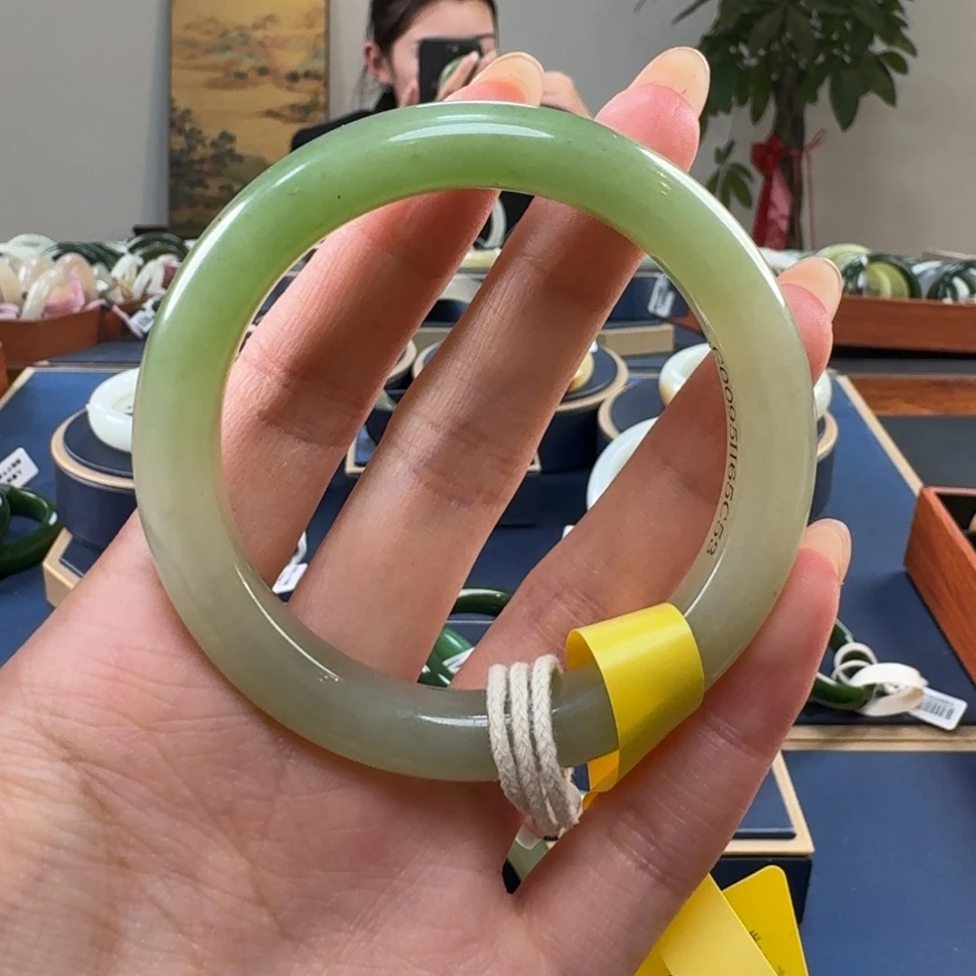 怡***宝和田玉未镶嵌手镯C0095-59