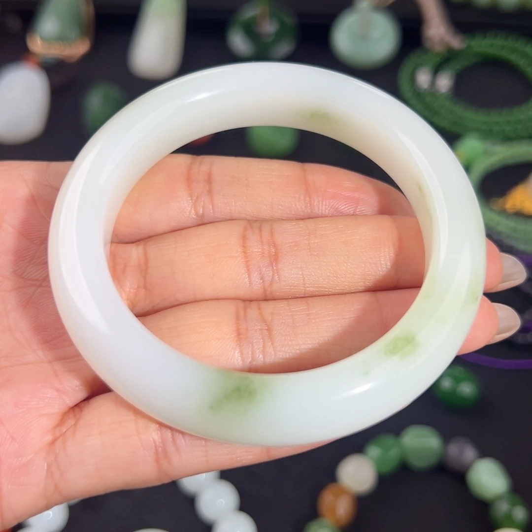 和田玉（翠青玉）未镶嵌手镯白底飘翠油膏平安镯54圈