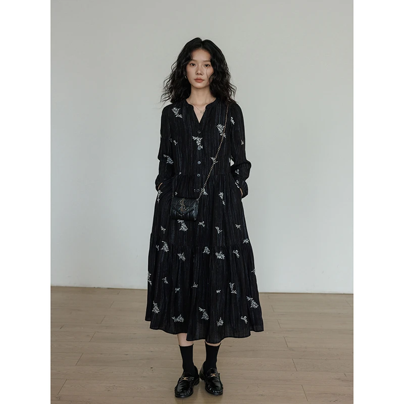 vastand维尚 秋季设计感刺绣长袖连衣裙老钱风慵懒风气质显瘦长裙