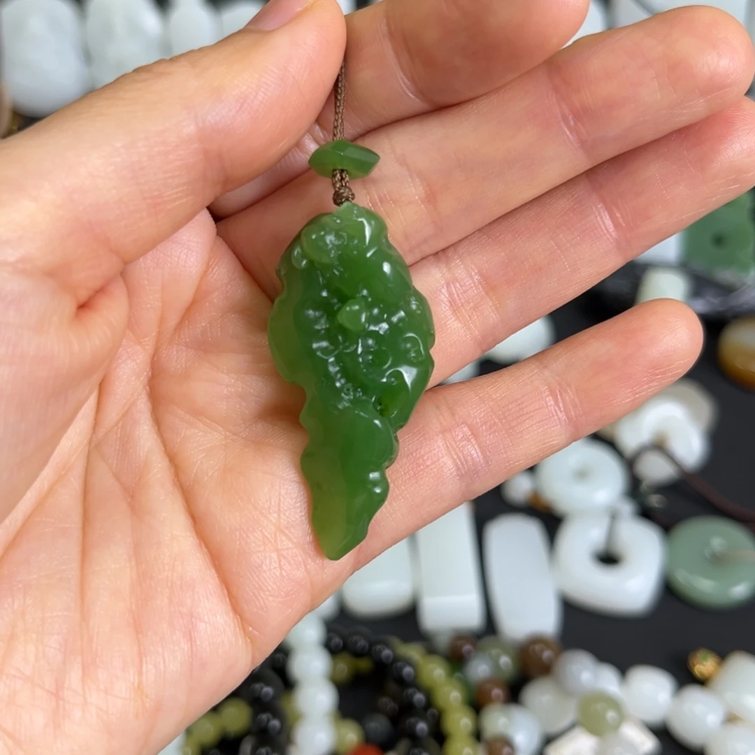 和田玉未镶嵌吊坠(赠链)