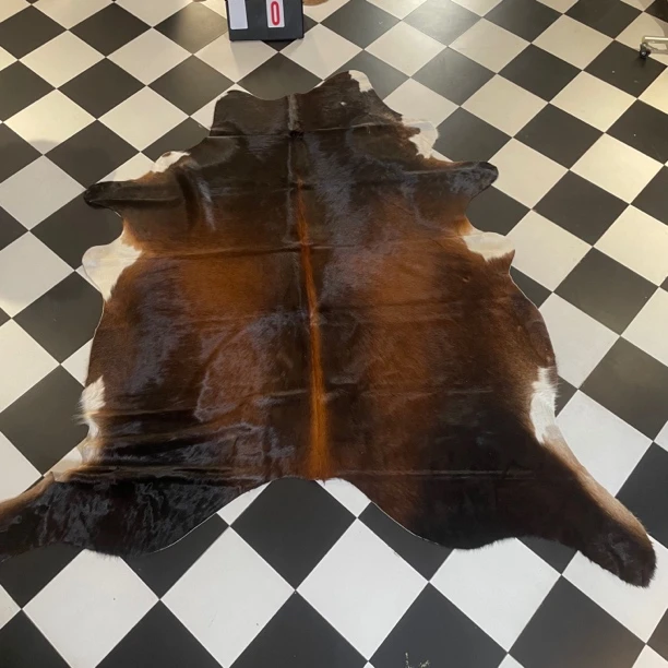 【本尼家】K335 235*220专拍牛皮地毯家用轻奢