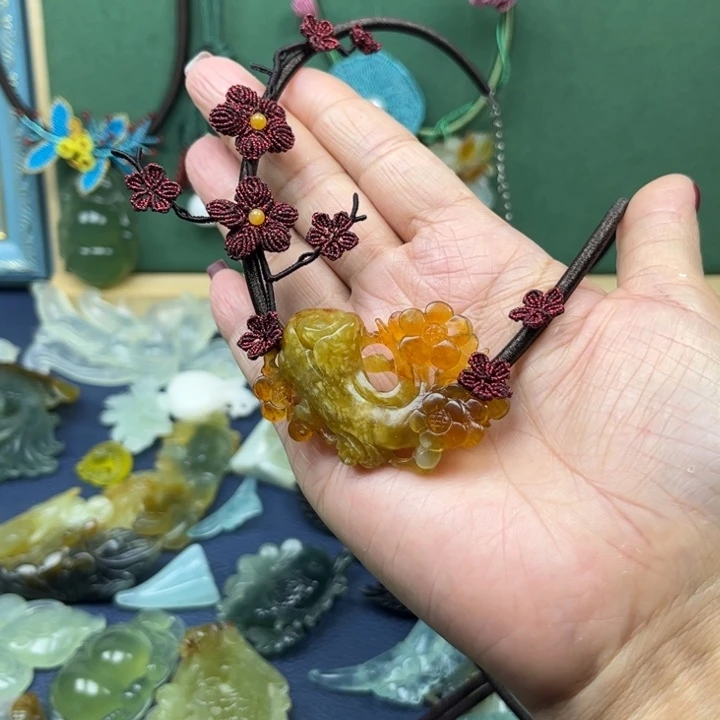 蛇纹石玉吊坠合金颢****心