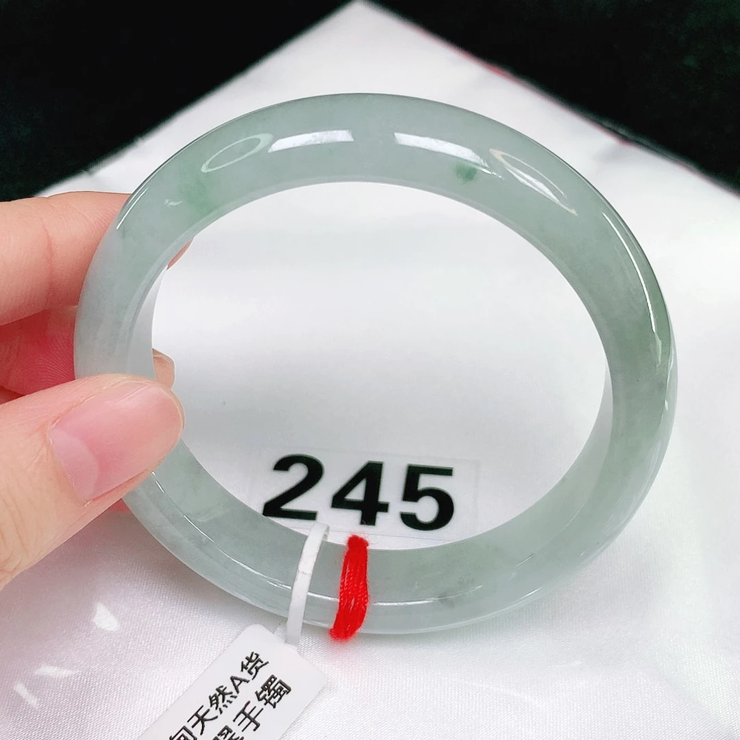 翡翠手镯未镶嵌翡翠手镯未镶嵌