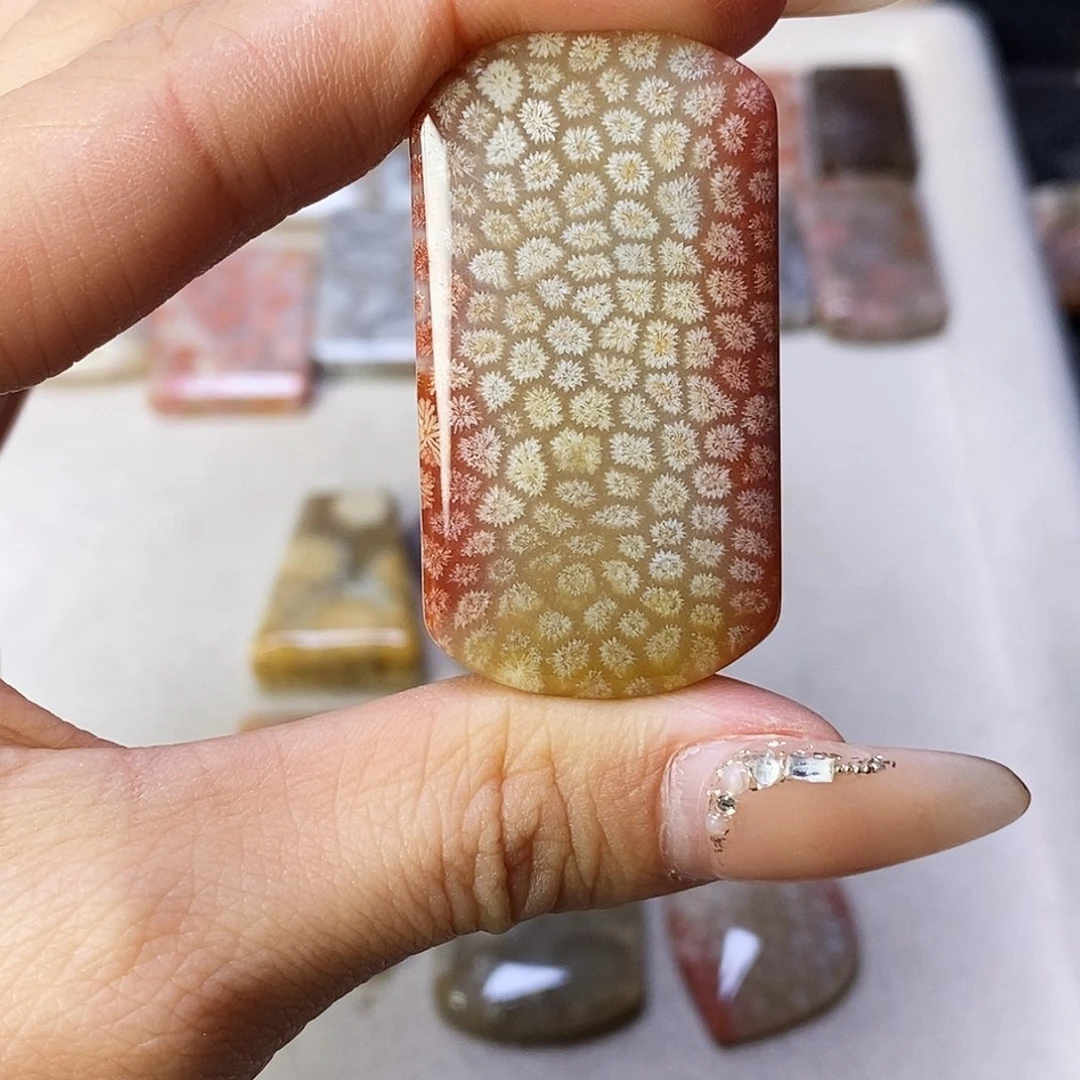 查罗石合金颈饰余****