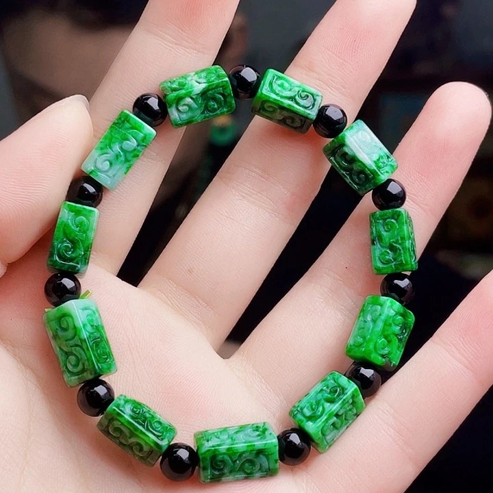 翡翠未镶嵌颈饰多样性