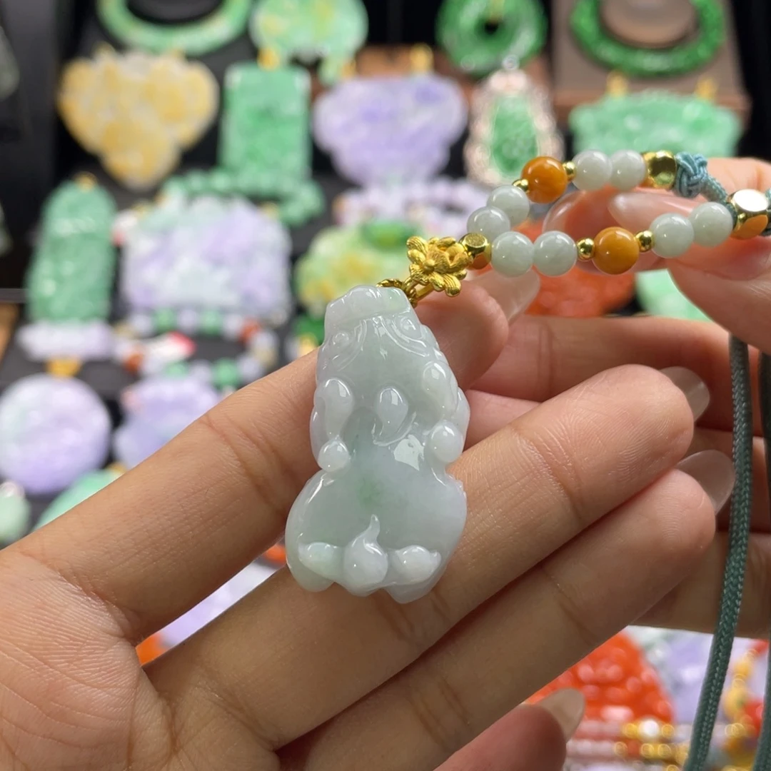 翡翠未镶嵌颈饰待编织