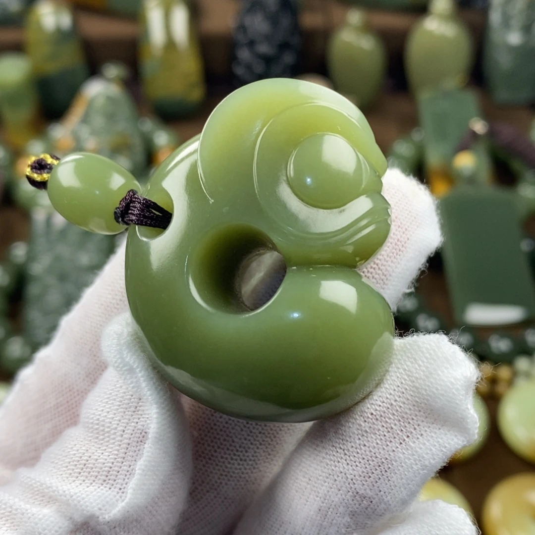 岫岩老玉（透闪石质玉）未镶嵌颈饰
