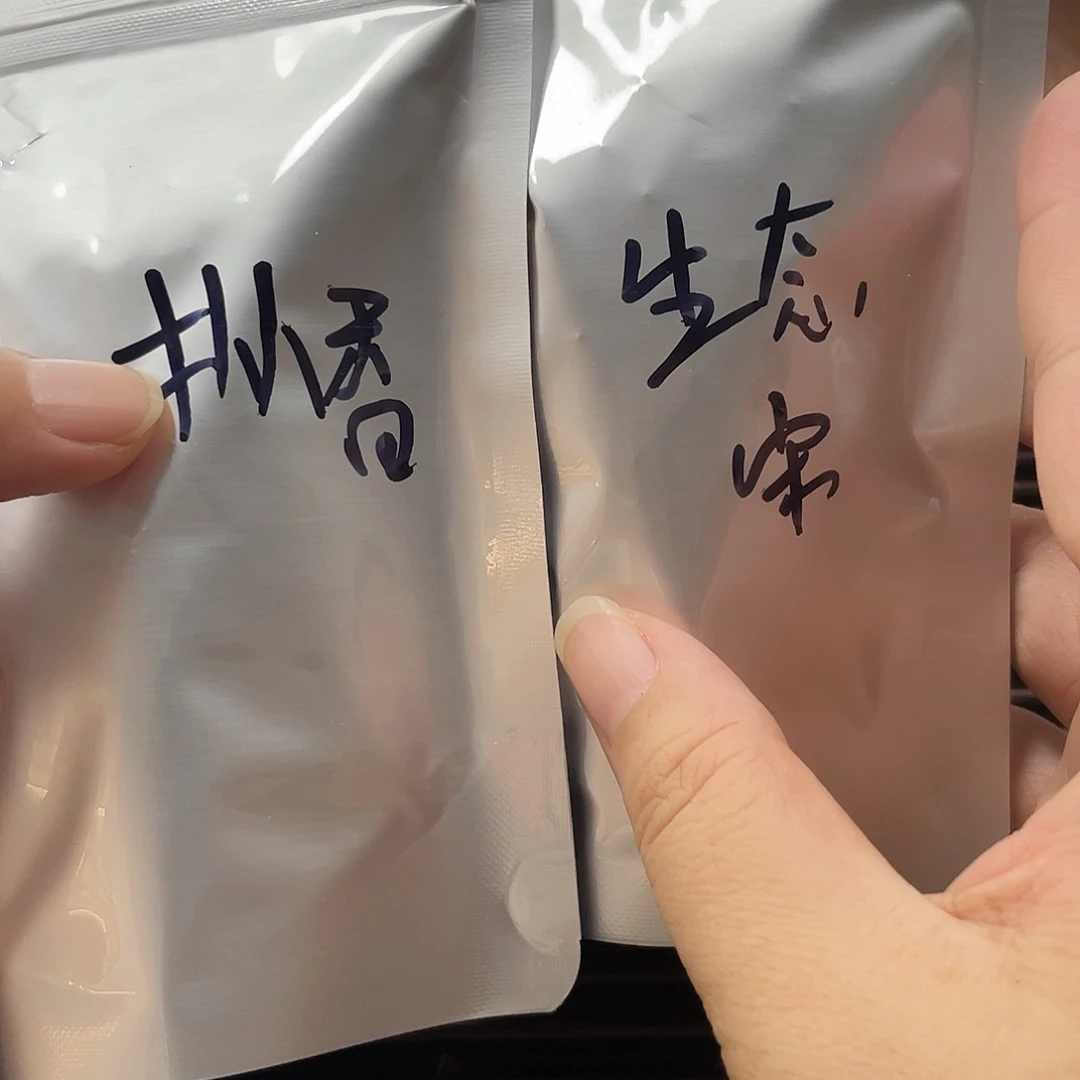 搪瓷杯子里还有好多