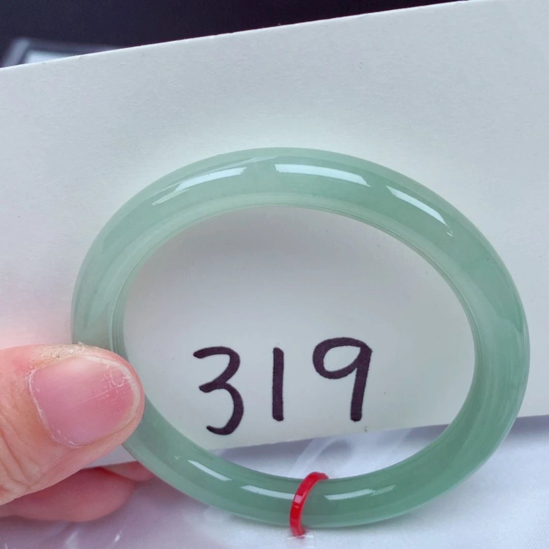 翡翠手镯未镶嵌翡翠