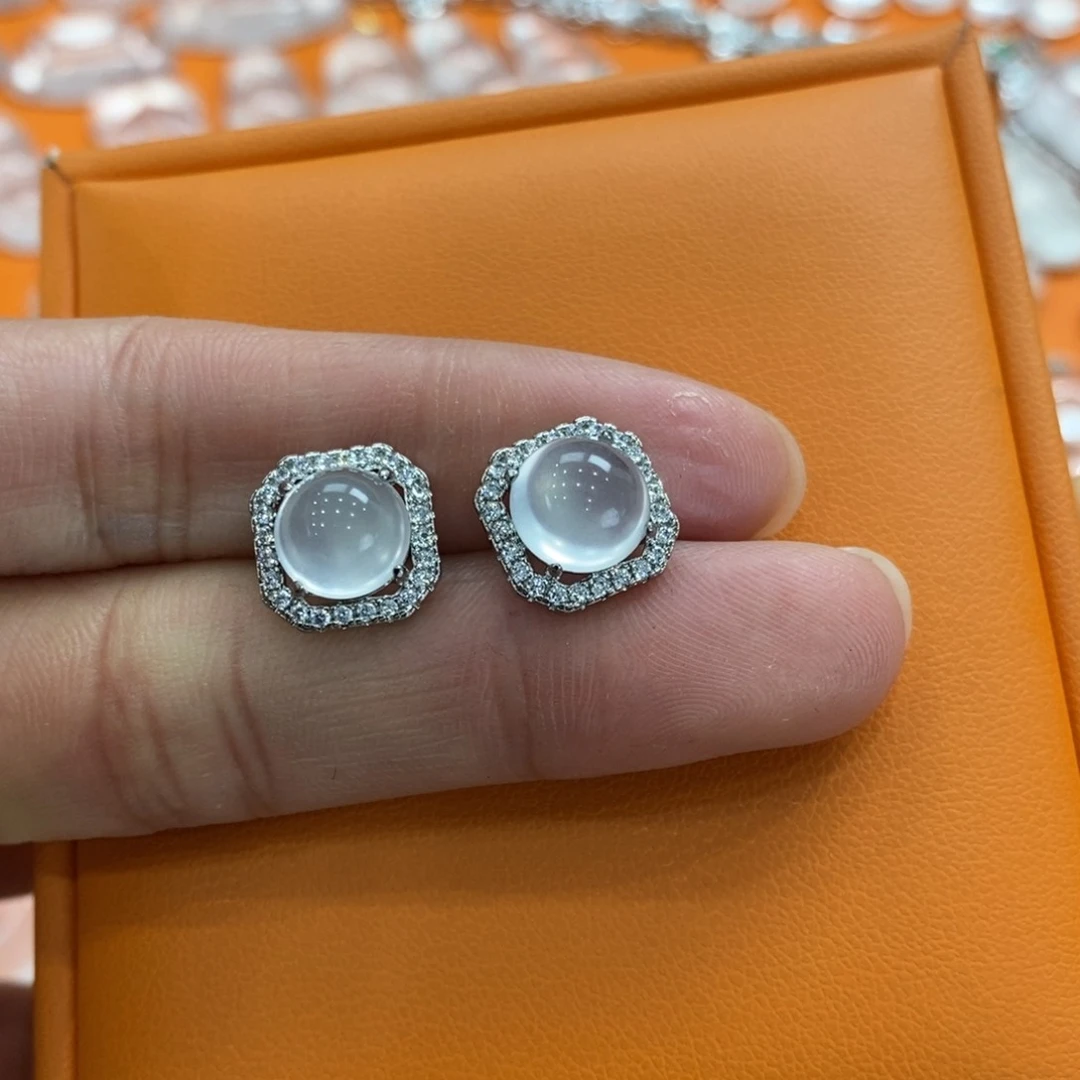 石英质玉吊坠(不含链)合金