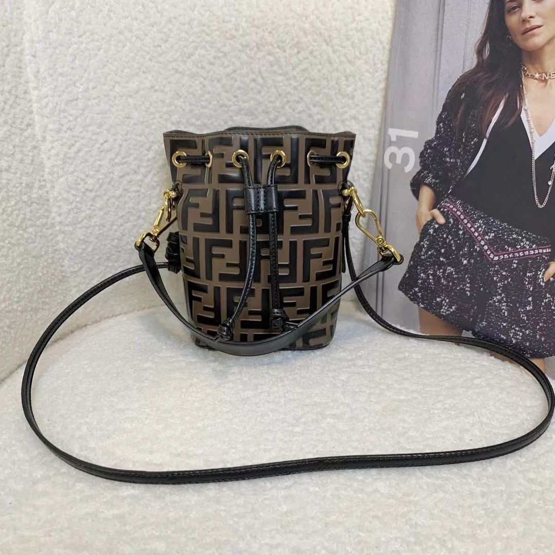 99新 FENDI/芬迪 壹臻/棕色老花小水桶 41706169