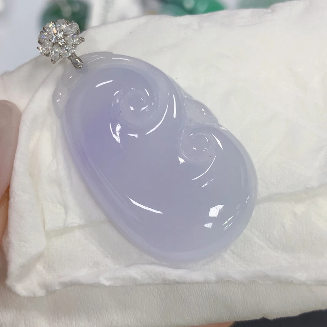 颈饰18K金镶嵌翡翠