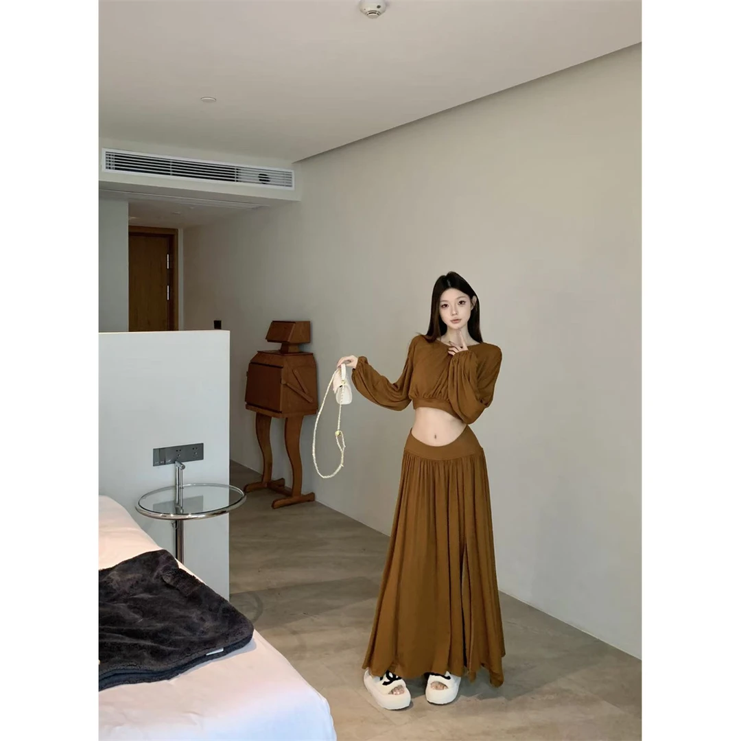 2025秋季新款高级感圆领长袖短款上衣褶皱垂感开叉半身长裙套装女