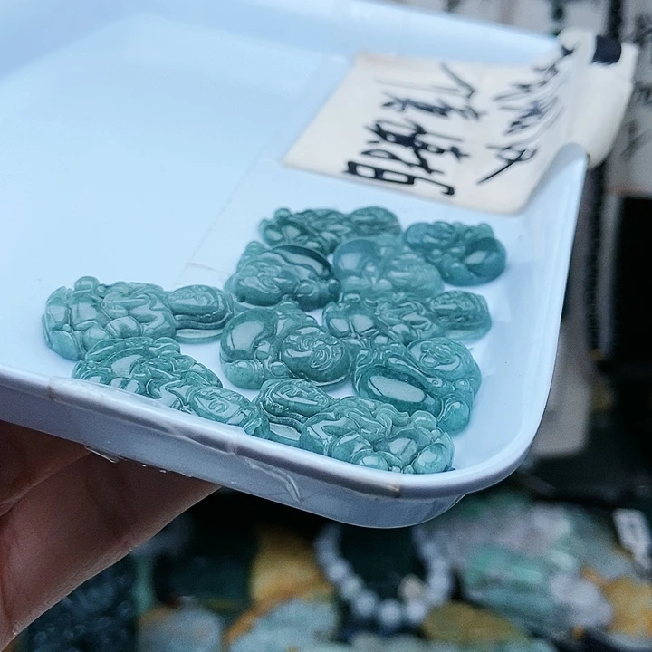 颈饰足铂镶嵌翡翠翡翠