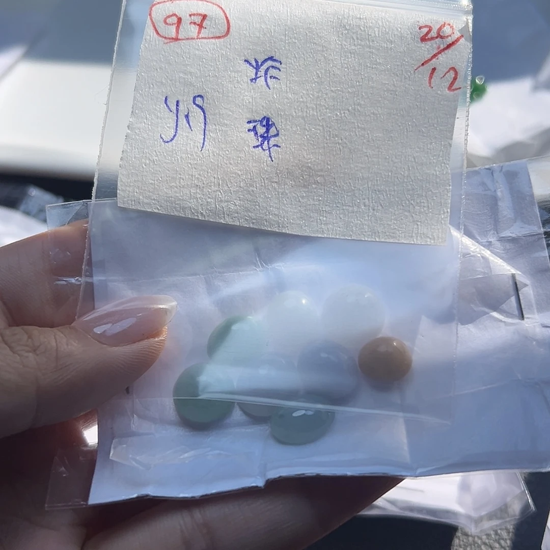 珠****定制翡翠未镶嵌翡翠