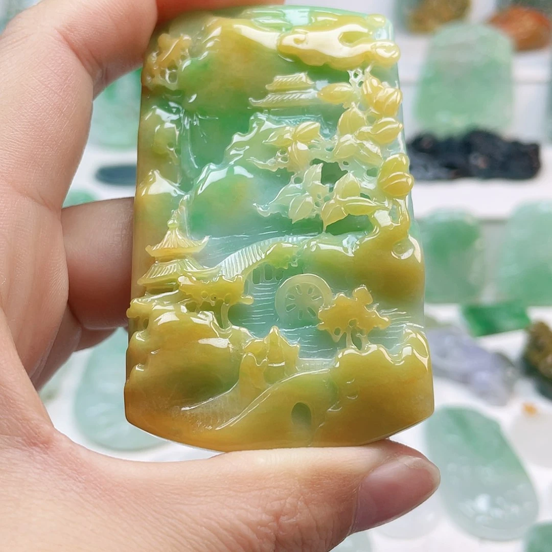 翡翠颈饰未镶嵌山水