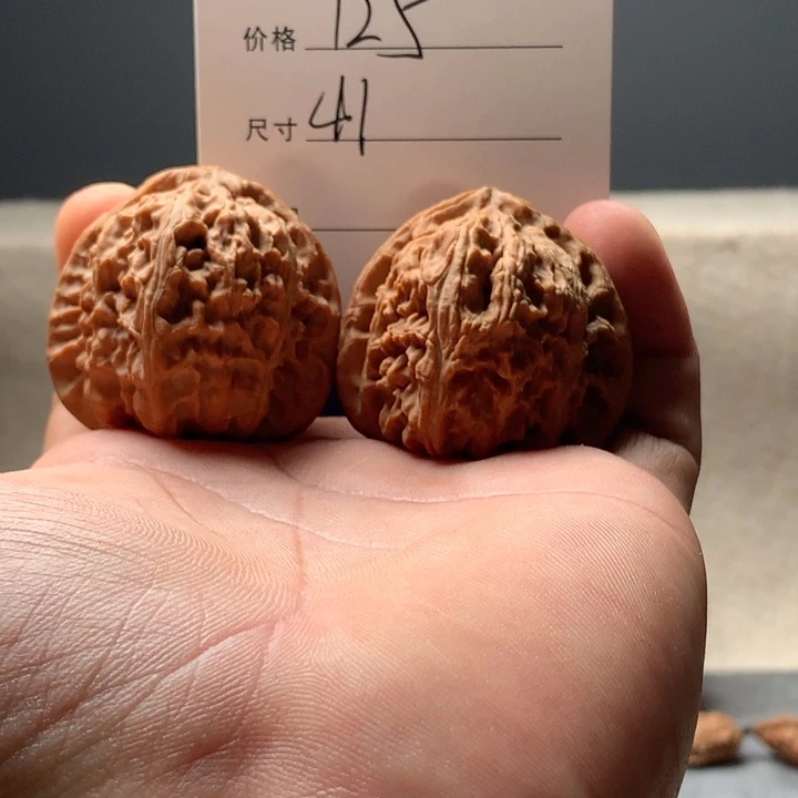 文玩核桃吊坠白狮子文玩核桃