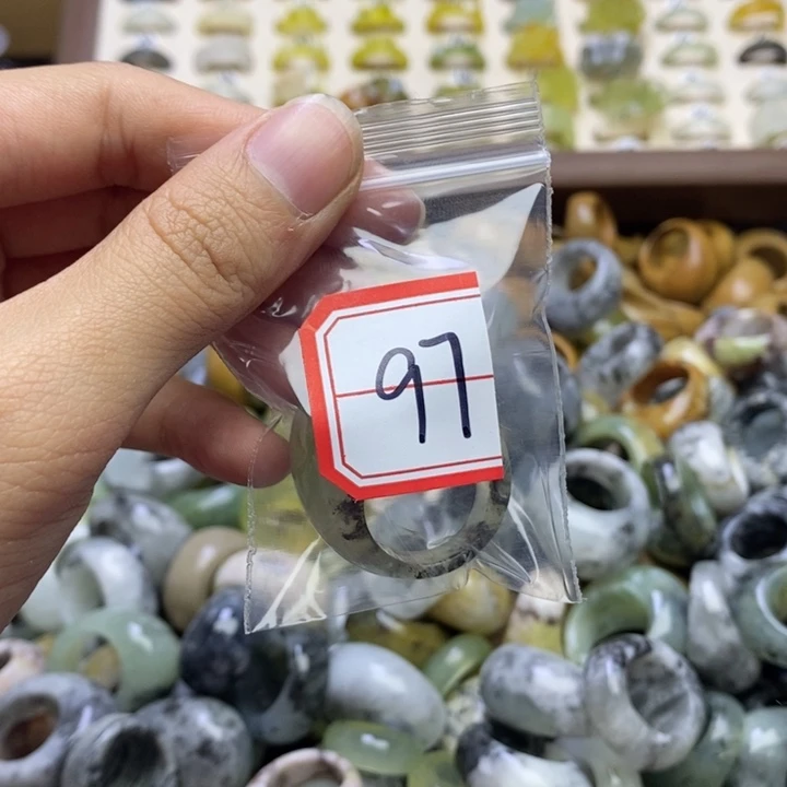 我***粮蛇纹石玉未镶嵌手镯
