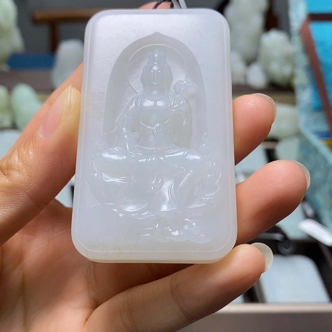 灿***了颈饰未镶嵌和田玉