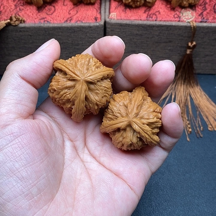 余***求文玩核桃把件白奔