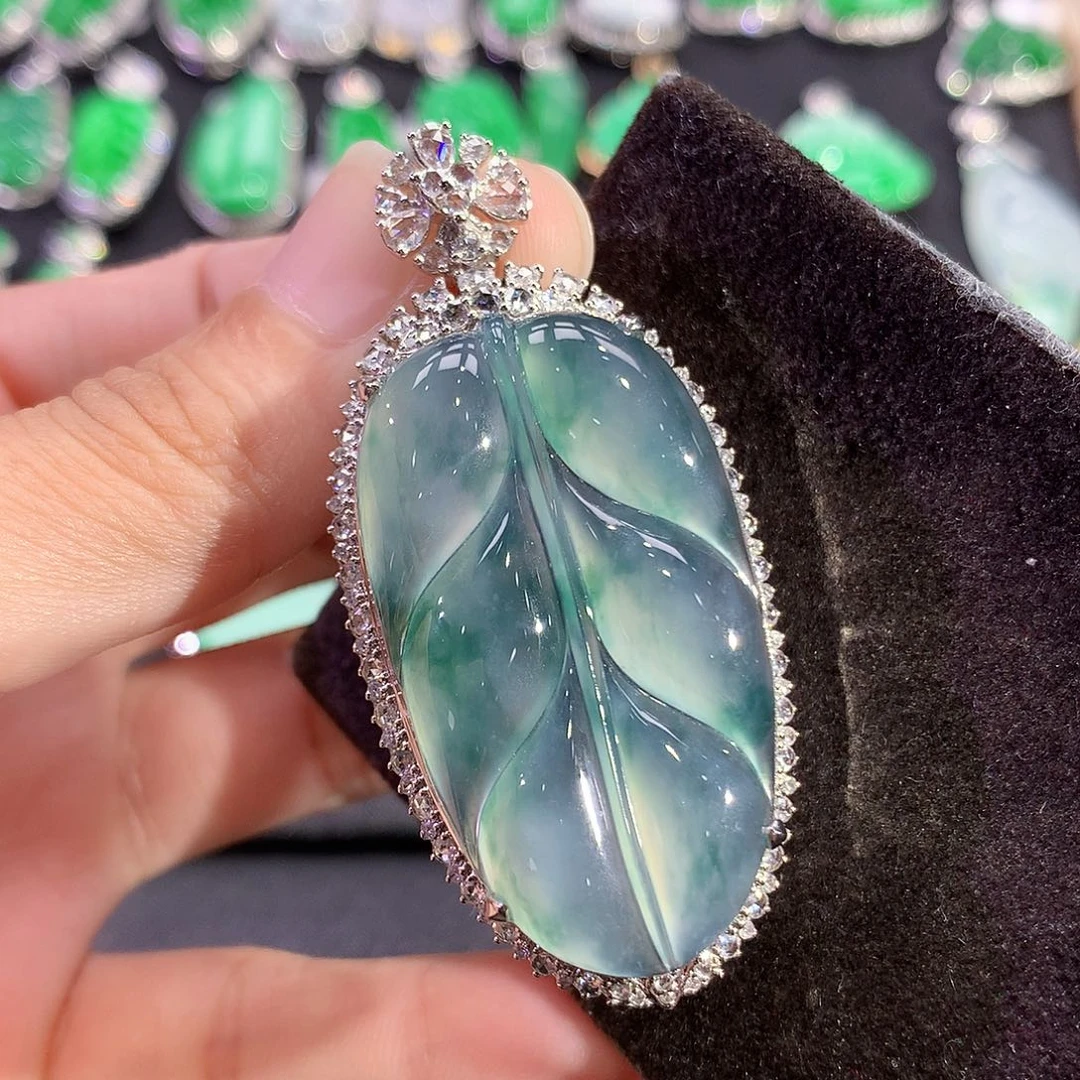 翡翠18K金镶嵌吊坠(赠链)