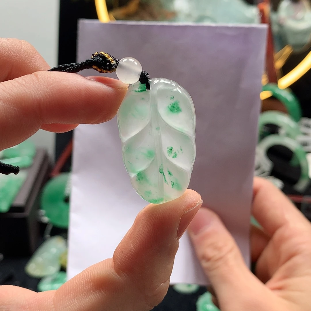 石英质玉吊坠未镶嵌美***?