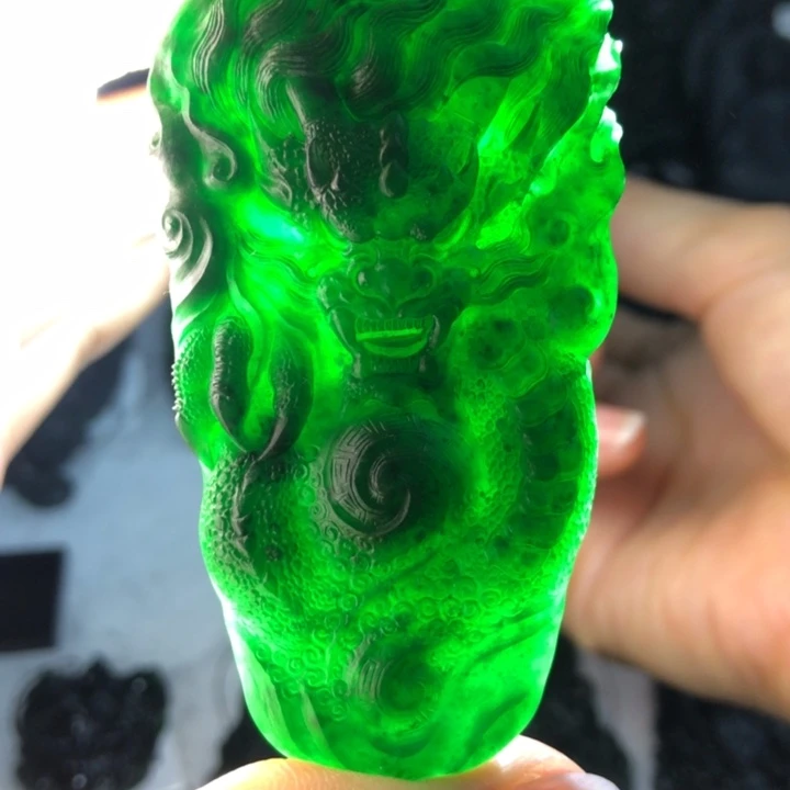 定制翡翠未镶嵌随形龙