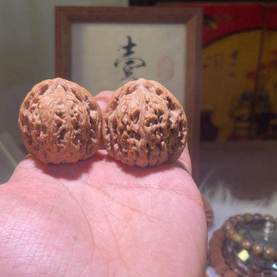 37老树南疆全品文玩核桃