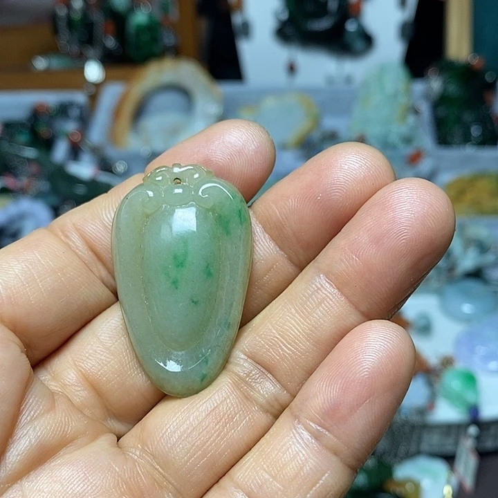 翡翠未镶嵌吊坠(赠链)