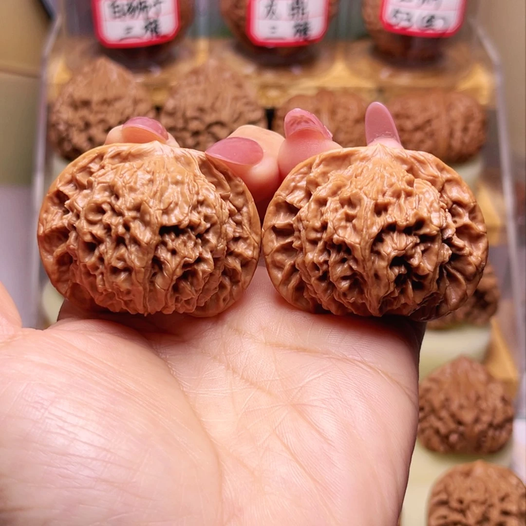 文玩核桃吊坠46尺乾隆狮子头