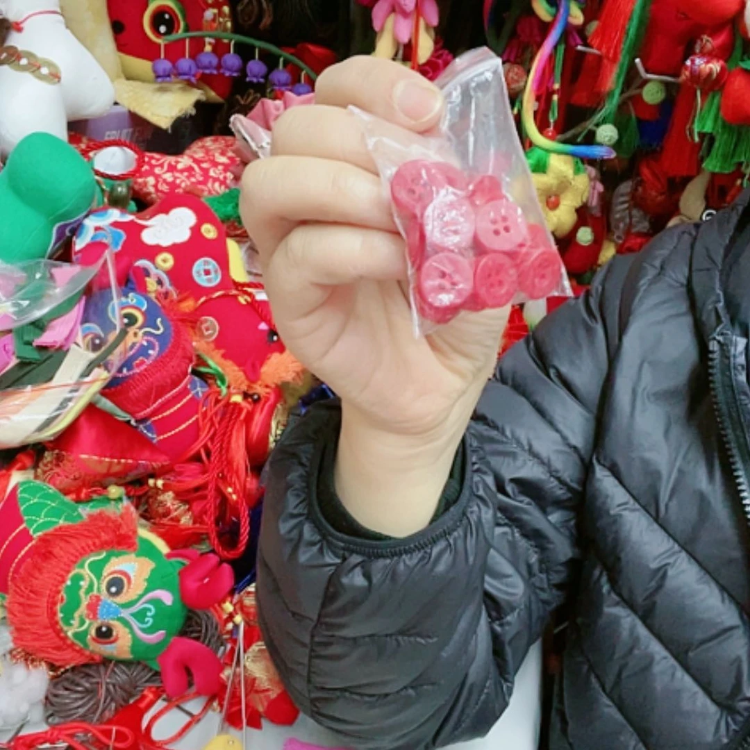 【闪购商品】棉红色四眼扣20个