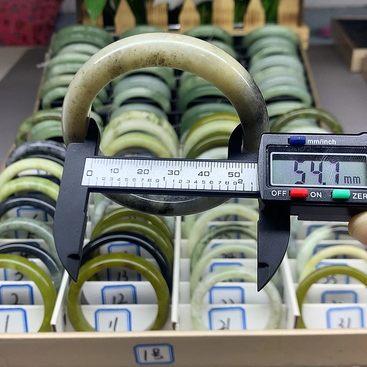 未镶嵌蛇纹石玉手镯9