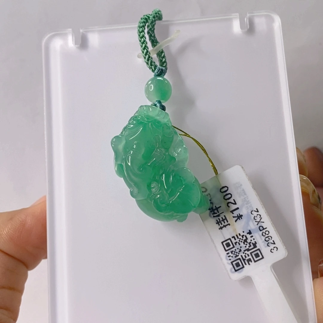 石英质玉未镶嵌颈饰