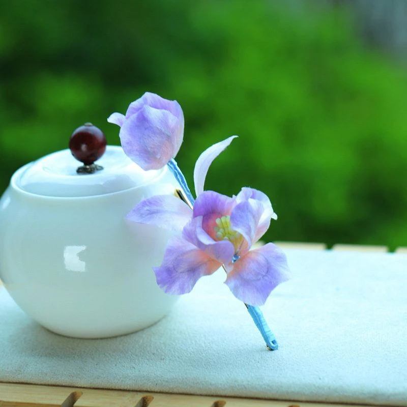 锌合金胸针 【粉紫鸢尾】新款手工非遗蚕丝绒花胸针复古旗袍粉紫色