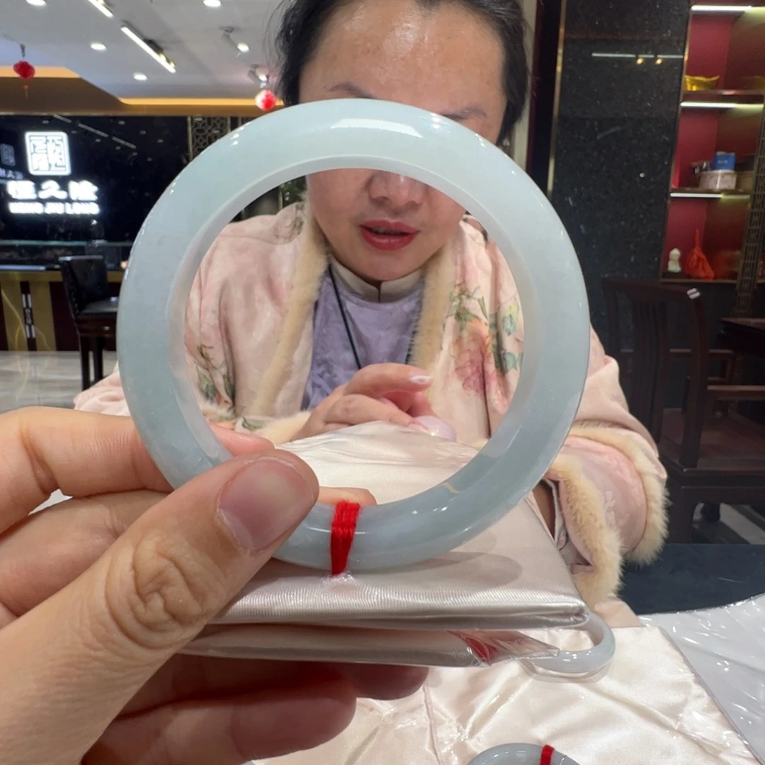 哇***！翡翠未镶嵌手镯翡翠手镯不退不换