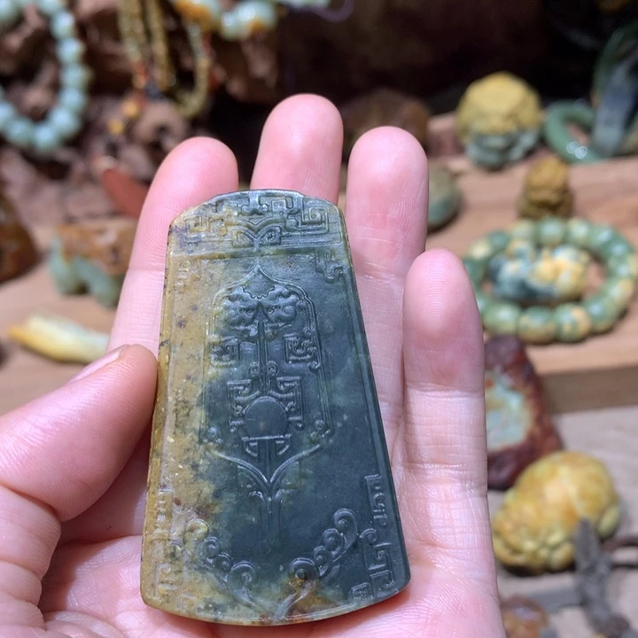 未镶嵌岫岩河磨玉（透闪石质玉）挂件