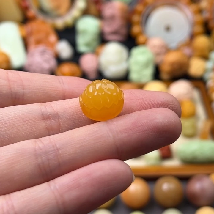 石英质玉（缅黄）未镶嵌珠宝半成品冰透富甲