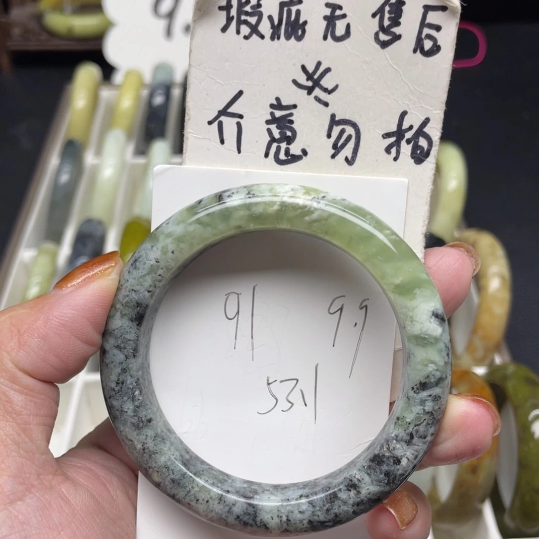 蛇纹石玉未镶嵌手镯