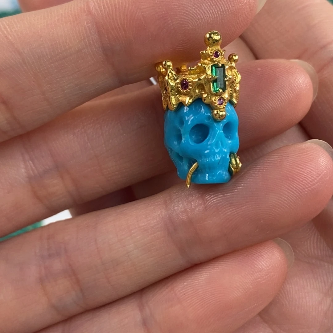 绿松石未镶嵌。皇冠骷髅