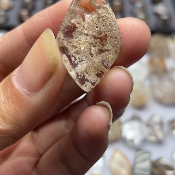 纯天然粉色幽灵碧玺（处理）