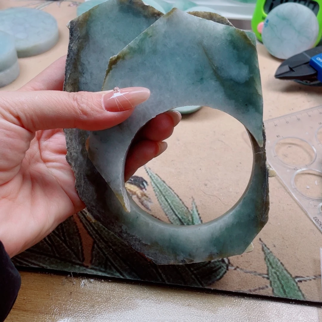 翡翠未镶嵌颈饰897……