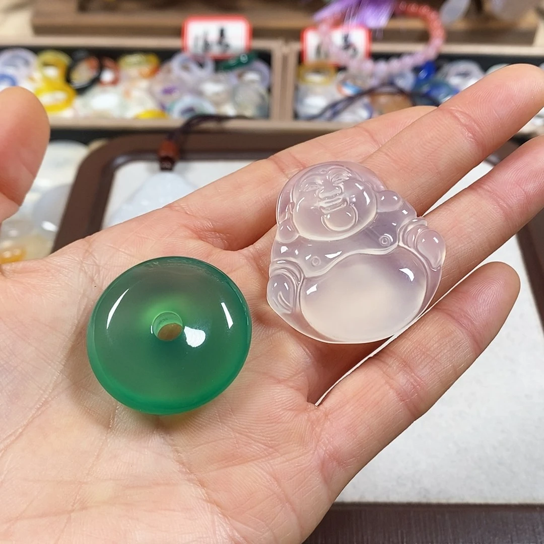 玛瑙/玉髓颈饰未镶嵌何**。