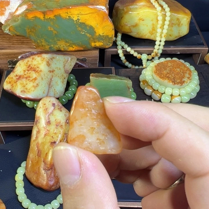 岫岩河磨玉（透闪石质玉）未镶嵌颈饰云*