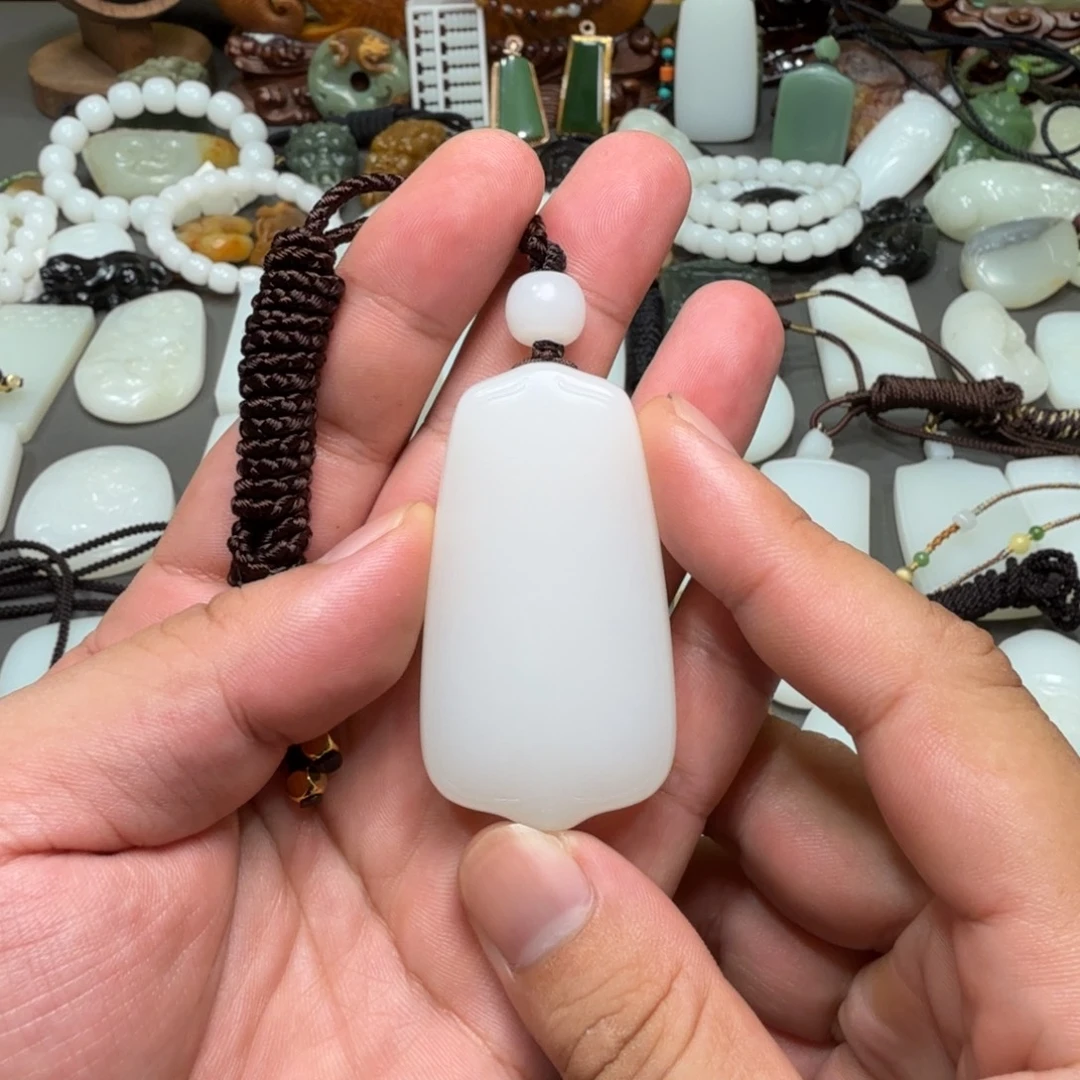吊坠(赠链)未镶嵌和田玉