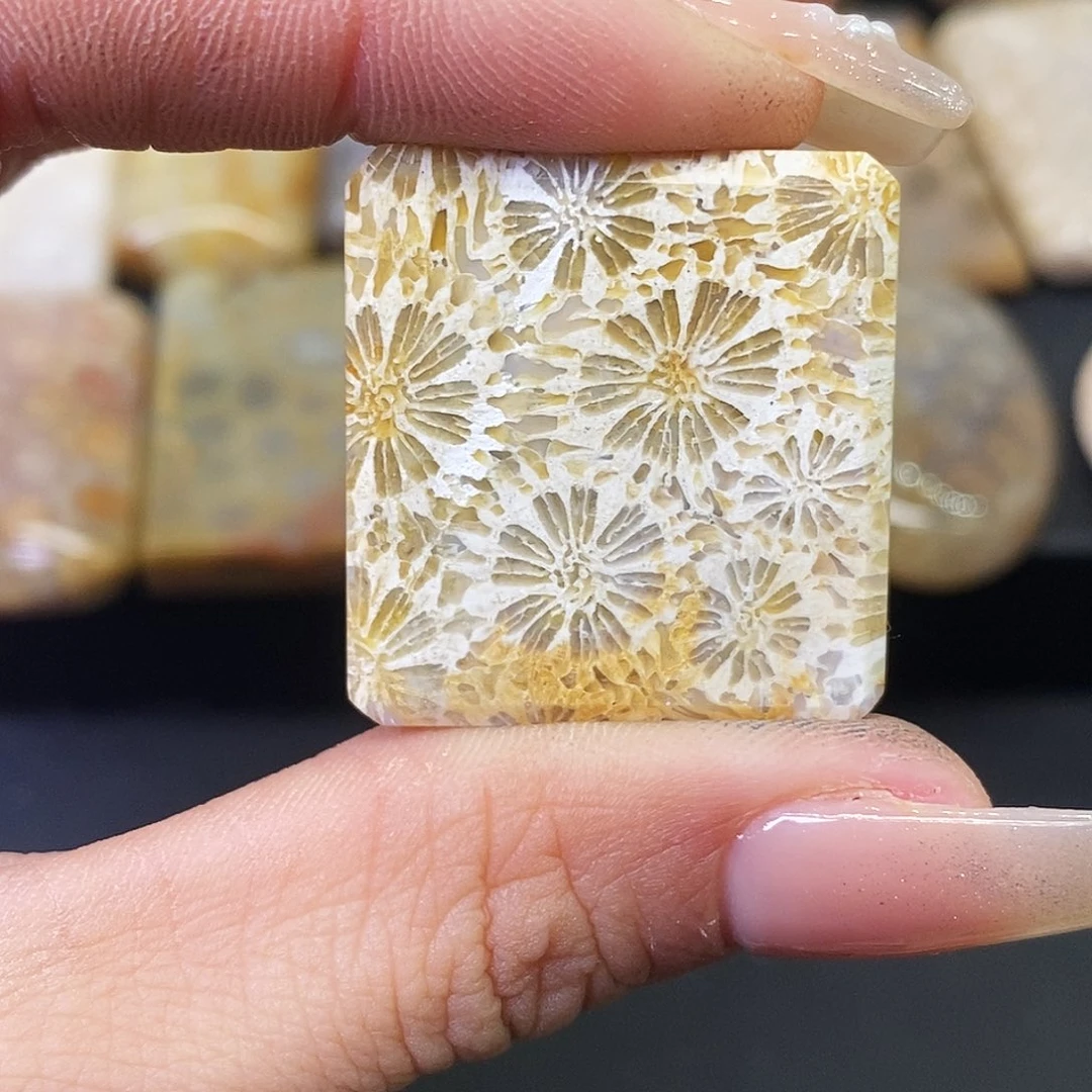 硅化玉颈饰合金余***老